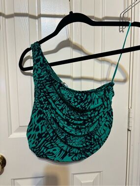 NWOT Olivaceous Teal and Black One-Shoulder Crop Top